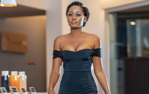 Queen bizz1