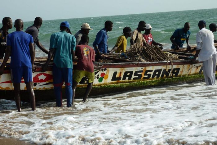 Pirogue de pecheurs senegalais