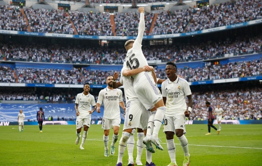 Les joueurs du Réal de Madrid jubilent après le deuxième but de Valverde