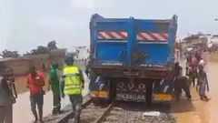 Camion sur les rails de Touba