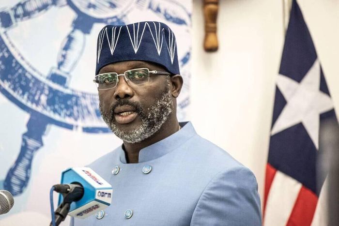 Le président du Liberia, ici le 19 novembre 2021 à Monrovia, George Weah a admis sa défaite JOHN WESSELSAFP