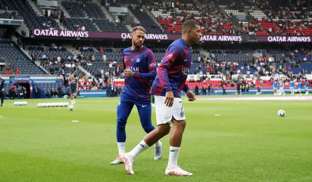 Kylian Mbappé et Neymar se sont brouillés autour d'un penalty lors de la victoire 5-2 du PSG contre Montpellier en août. Photo par Xavier Laine Source : Getty Image