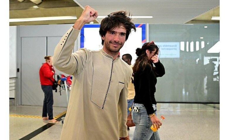 Juan Branco arrivé à Paris