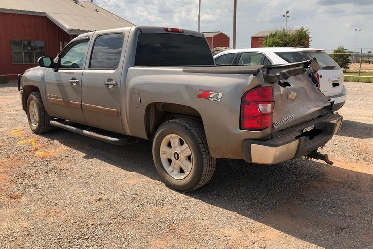 L'arrière endommagée du véhicule de Debra Hamil