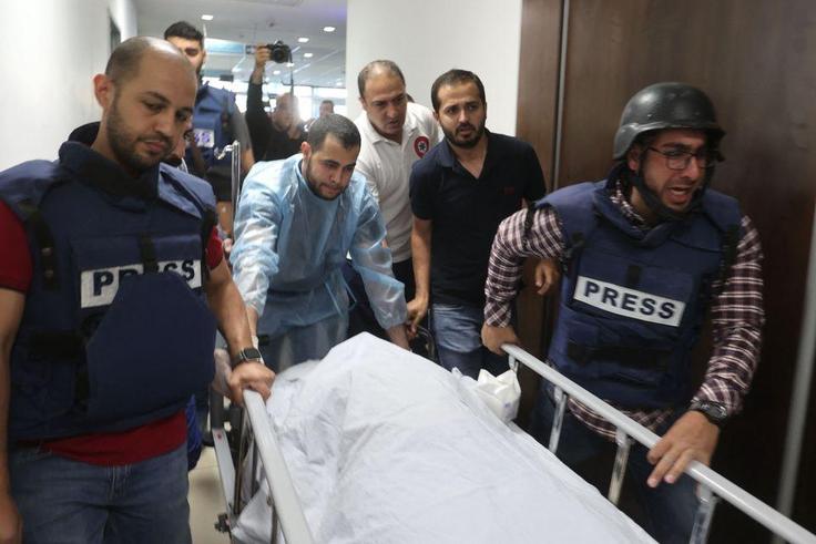 Evacuation de journaliste tué