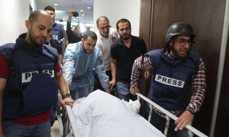 Evacuation de journaliste tué