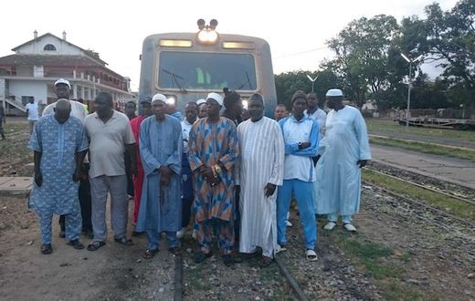 Les-cheminots-bloquent-le-train