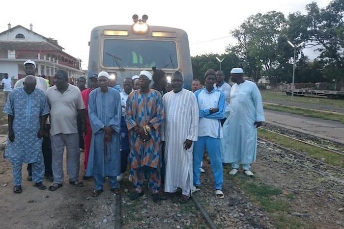 Les-cheminots-bloquent-le-train