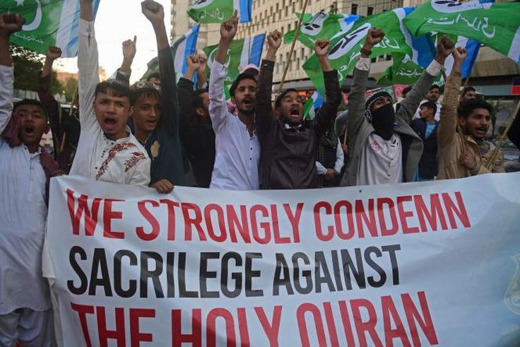 Des militants du parti religieux Jamaat-e-Islami protestent contre l’autodafé d’un Coran en Suède, à Karachi (Pakistan), le 26 janvier 2023. ASIF HASSAN / AFP