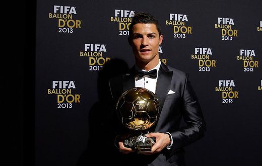 Cristiano Ronaldo, lauréat du Ballon d'Or 2013 de France Football