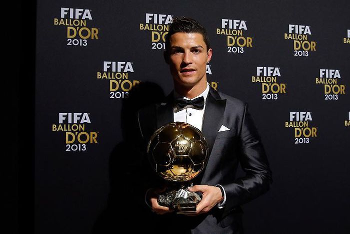 Cristiano Ronaldo, lauréat du Ballon d'Or 2013 de France Football