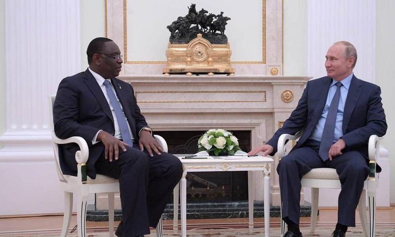 Le président Macky Sall (gauche) reçu par son homologue russe Vladimir Poutine (droite), le 18 juin 2018, lors de la coupe du monde 2018 en Russie