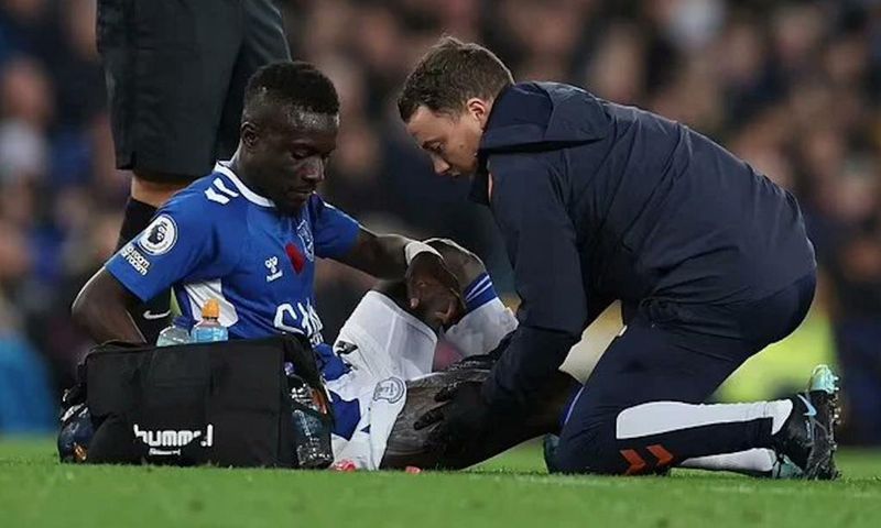 Gana Gueye blessé contre Leicester le 5 novembre 2022.