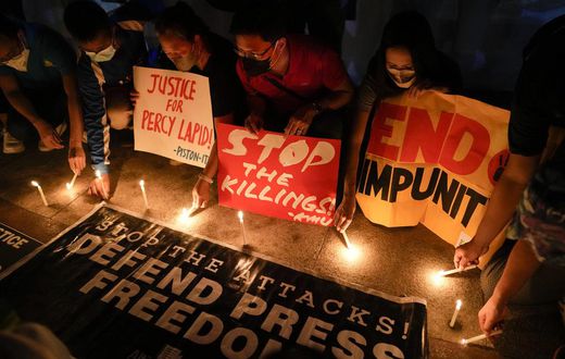 Manifestation à Quezon City, aux Philippines, après le meurtre du journaliste Percival Mabasa, le 4 octobre 2022. — © Aaron Favila/AP Photo/Keystone