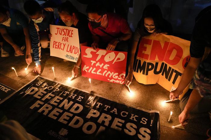 Manifestation à Quezon City, aux Philippines, après le meurtre du journaliste Percival Mabasa, le 4 octobre 2022. — © Aaron Favila/AP Photo/Keystone
