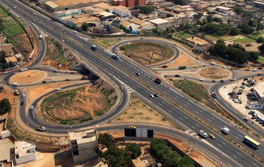 Vue aérienne de l'autoroute de Dakar