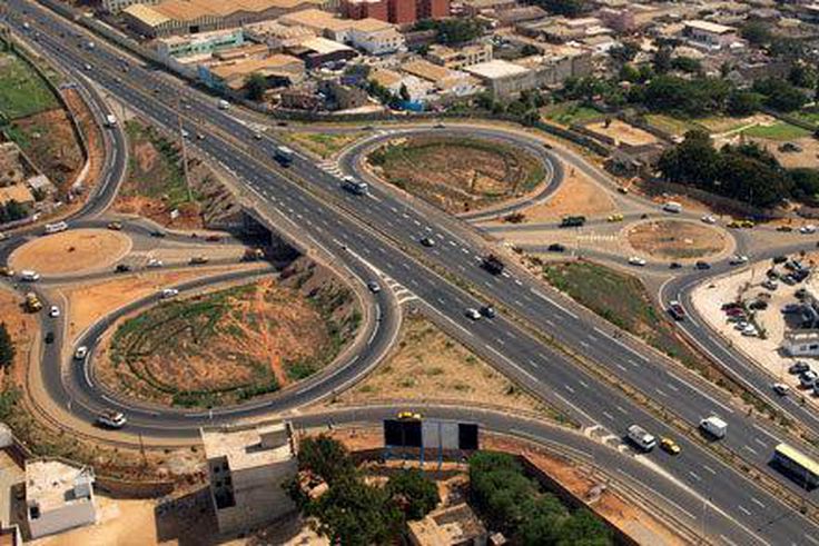 Vue aérienne de l'autoroute de Dakar