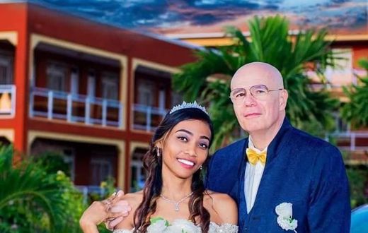 Larissa et son veuf de mari
