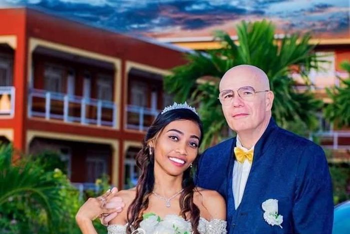 Larissa et son veuf de mari