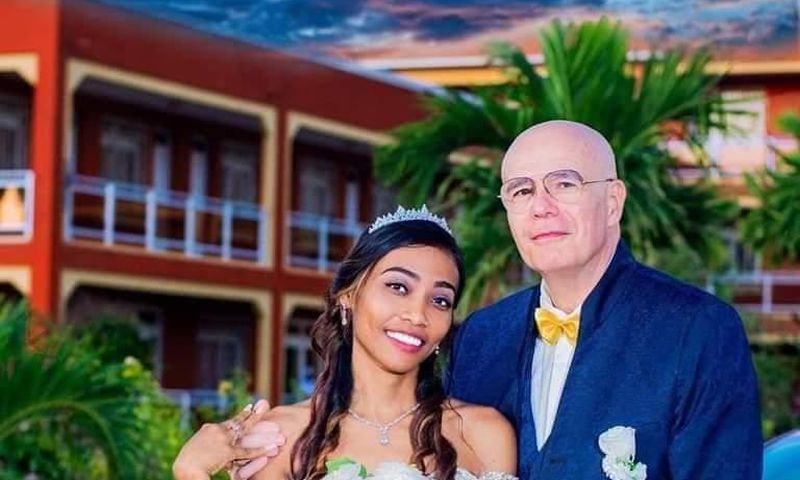 Larissa et son veuf de mari