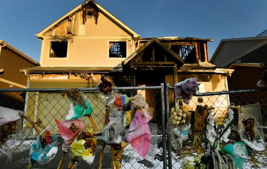 La-maison-incendiée-de-la-famille-Diol-est-toujours-clôturée-et-se-dresse-avec-de-vieux-bouquets