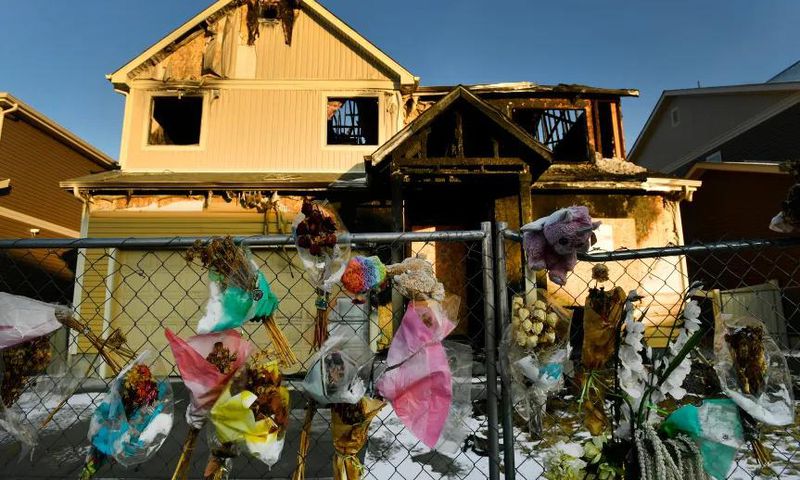 La-maison-incendiée-de-la-famille-Diol-est-toujours-clôturée-et-se-dresse-avec-de-vieux-bouquets