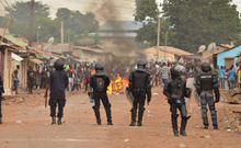 Violentes émeutes en Gambie