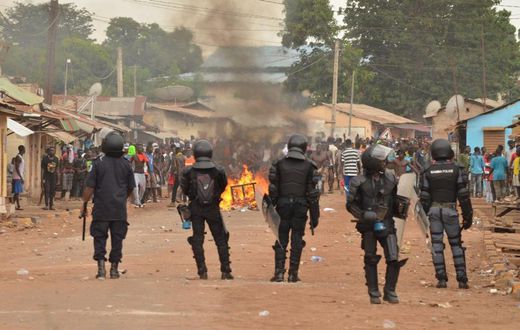 Violentes émeutes en Gambie