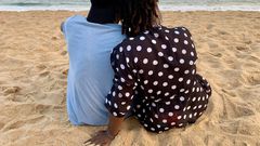 Couple-Amoureux-plage-Photo-by-Medsile-via-Iwaria