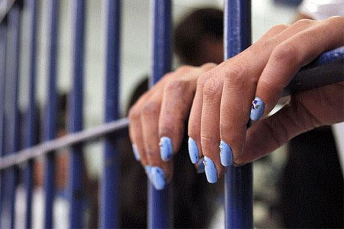 femme-prison-arrestation