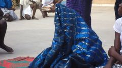 Une mariée qui s'apprête à rejoindre le domicile conjugal