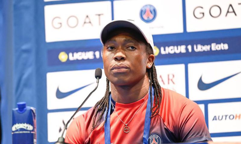 Caster Semenya lors de sa venue au Parc des Princes au début du mois de juillet dans le cadre d'une course organisée par son équipementier