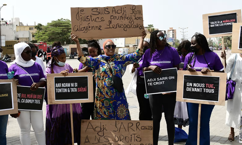 Manifestation du Collectif des féministes du Sénégal contre les violences faites aux femmes, le 3 juillet 2021, place de l’Obélisque, à Dakar © SEYLLOU-AFP