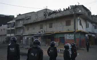 Des policiers anti-émeutes dans les rues de Dakar ce 3 juin 2023 AP Photo-Leo CorreaDAKAR