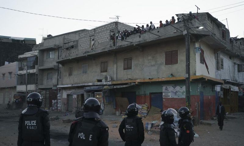 Des policiers anti-émeutes dans les rues de Dakar ce 3 juin 2023 AP Photo-Leo CorreaDAKAR