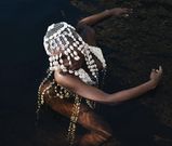 Bijou en cauris de Lafalaise Dion /Brandon Mphela