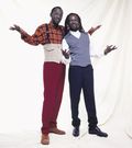 Ismaïla et son frère Sixu Tidiane Touré, les membres fondateurs du groupe sénégalais Touré Kunda, le 17 novembre 1996