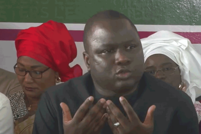 Yewwi-Askan-Wi-face-à-la-presse