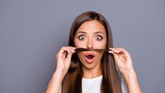 moustache femme