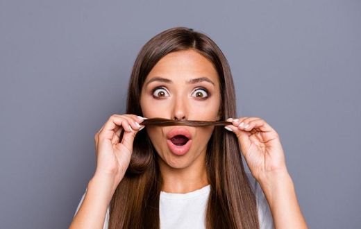moustache femme