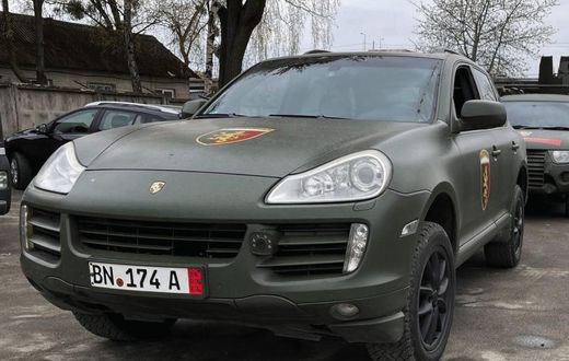 A Porsche Cayenne  retrofitted by Car4UkraineCar4Ukraine