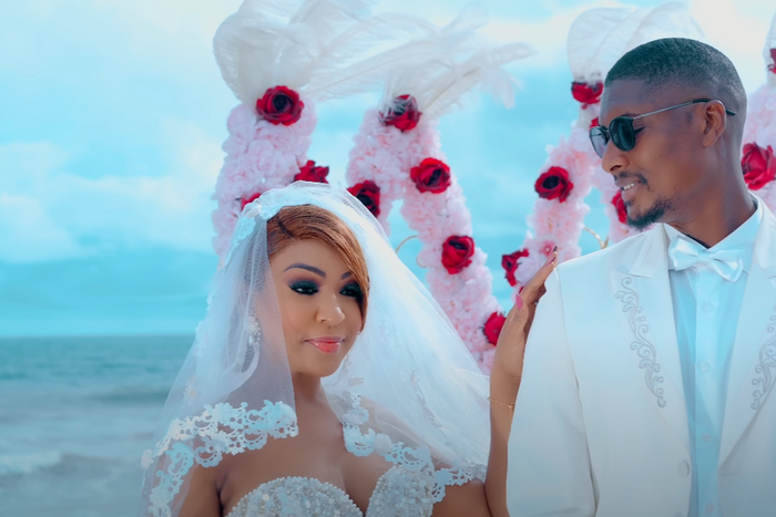 Capture d'écran du clip Yeuk-Yeuk de Viviane Chidid