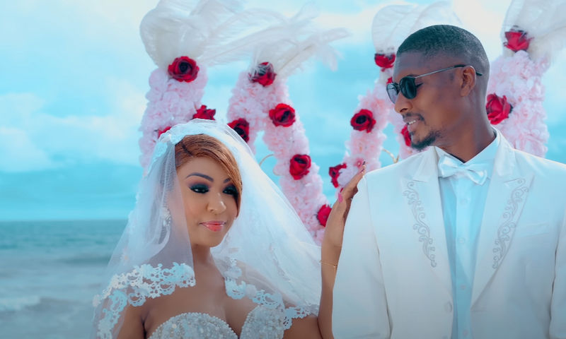 Capture d'écran du clip Yeuk-Yeuk de Viviane Chidid