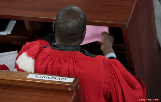 Un magistrat dans une salle d'audience au Sénégal
