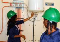 Deux jeunes filles en pratique