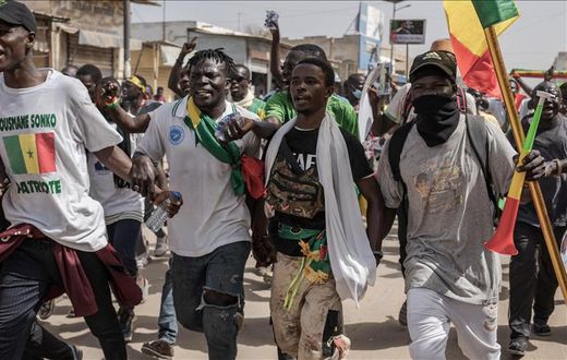 Manifestants lors des emeutes de Juin