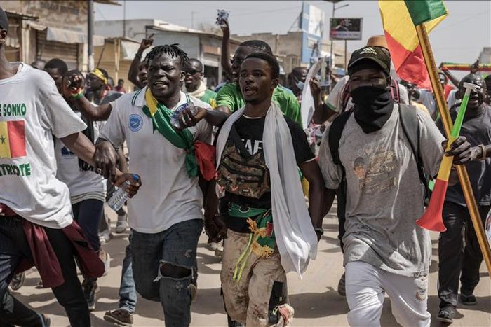 Manifestants lors des emeutes de Juin