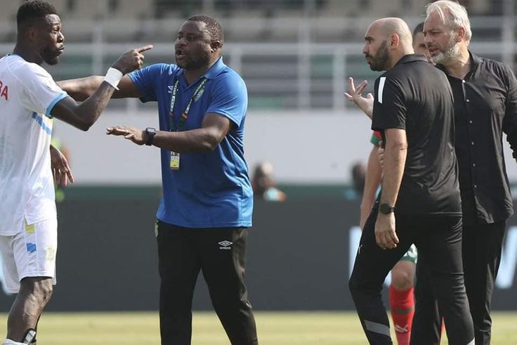 CAN 2023 : Altercation entre Mbemba et Regragui après le match Congo-Maroc