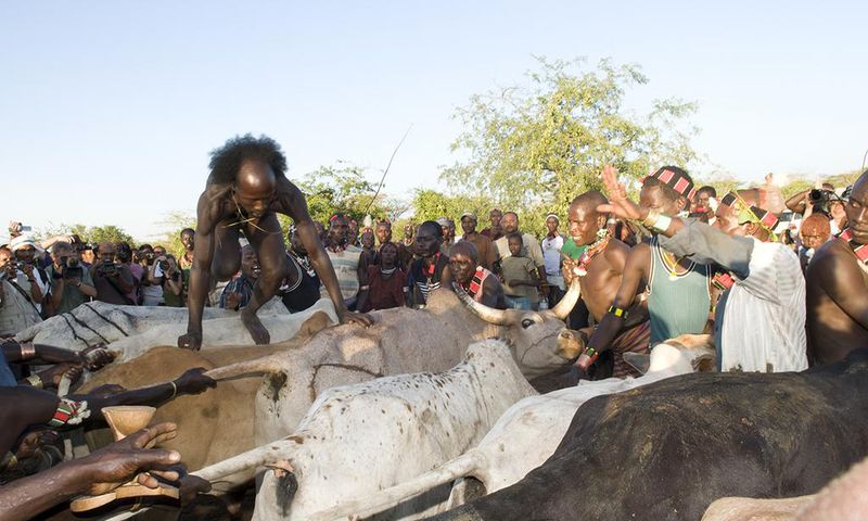 aike-depart-saut-taureau-turmi-ethiopie-HD