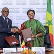 Président de la BOAD, Serge Ekué, et la ministre sénégalaise de l’Economie, du Plan et de la Coopération, Oulimata Sarr.